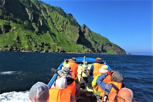 世界自然遺産の知床羅臼の海をクルージング
