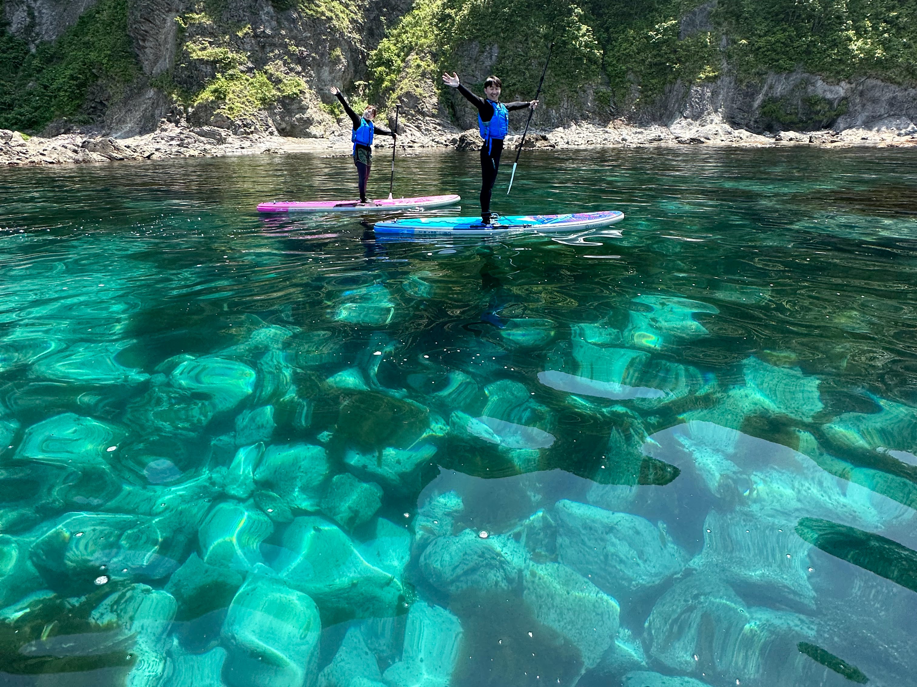 時間帯によって変わる海の青さ