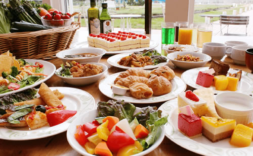 人気のランチビュフェは、種類も大満足。