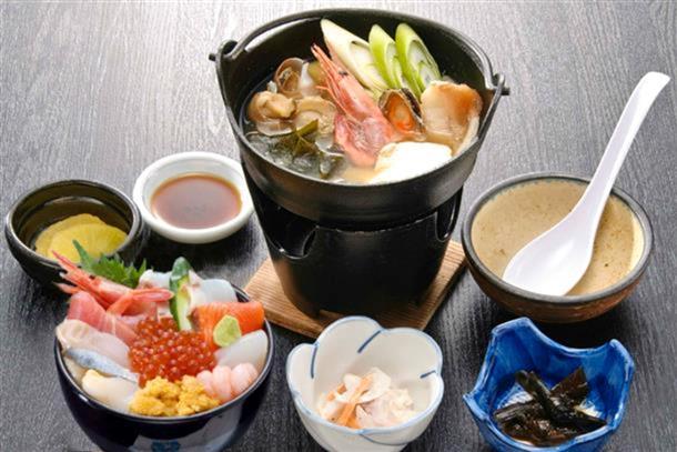 ランチは『海鮮丼＆浜鍋』(イメージ)