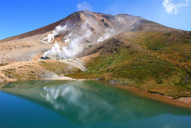 姿見の池散策路では雄大な自然を感じて