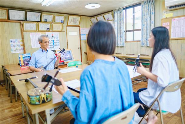 三線体験で沖縄の文化に挑戦してみよう！