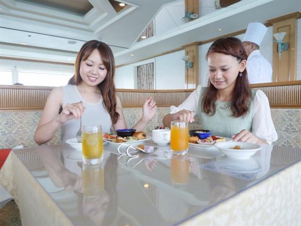 クルーズ船「モンブラン」で贅沢体験！