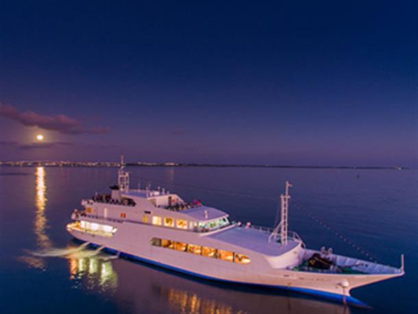 クルーズ船「モンブラン」で贅沢体験！