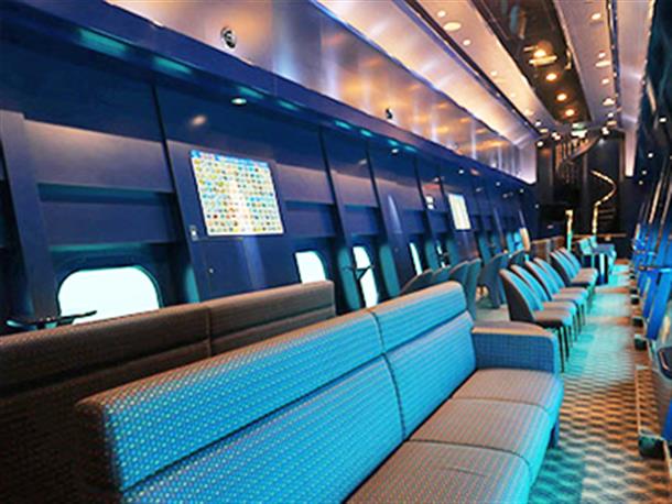 美しい海中世界を楽しめるアクアラウンジ♪