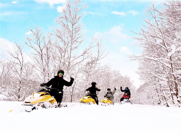 ビギナー向けスノーモービル体験