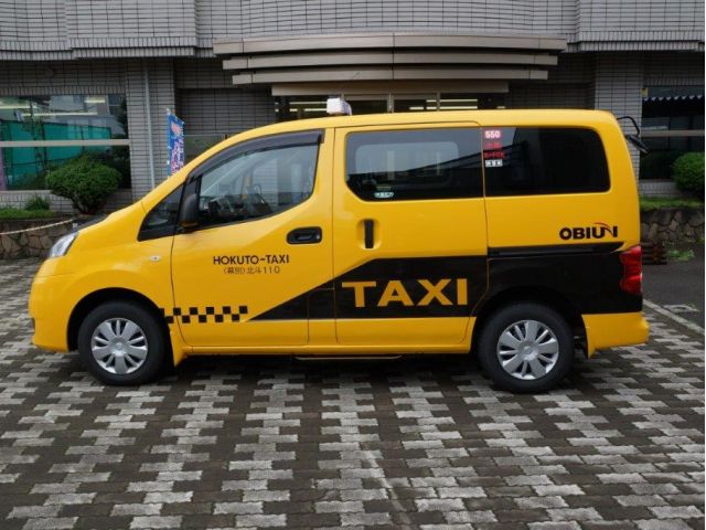 ワゴン型タクシー（日産NV200）