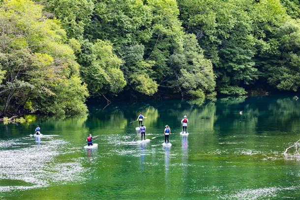 支笏湖の澄んだ水と雄大な自然を感じて♪