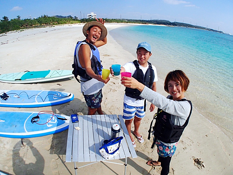 ピクニック気分でドリンク&おやつタイム