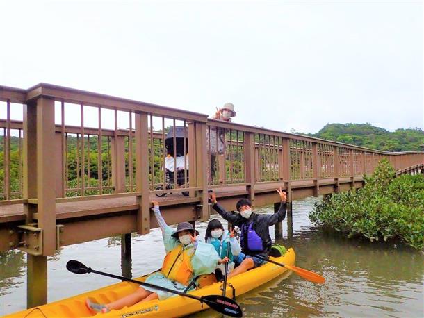 お留守番組も遊歩道からの見学が可能♪