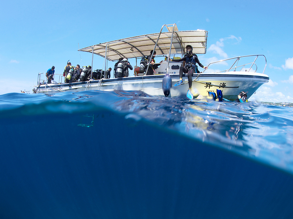 マリン専用ボートで気分爆上げ！