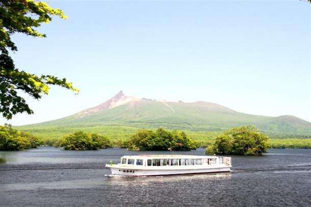  駒ヶ岳を望む大沼遊覧