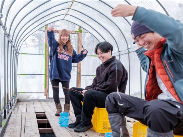 薪ストーブ付きの釣り小屋もご用意