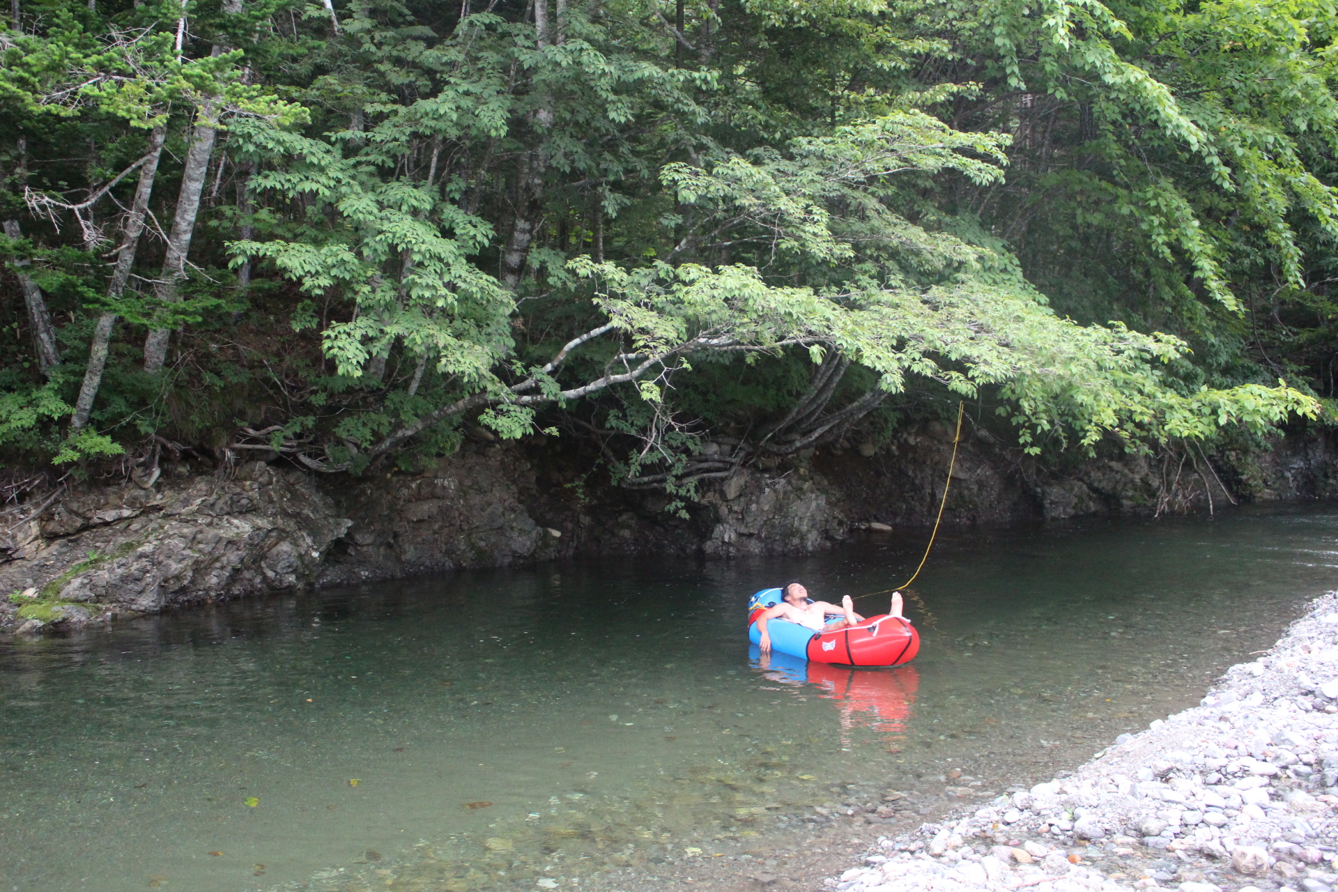 温まった体を川の水で冷やそう♪