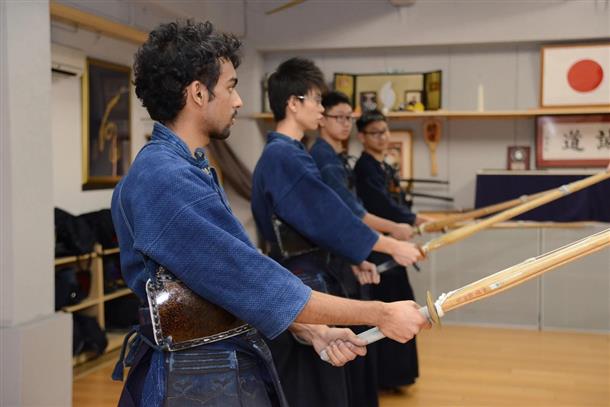 武士の文化や剣道の作法を学び