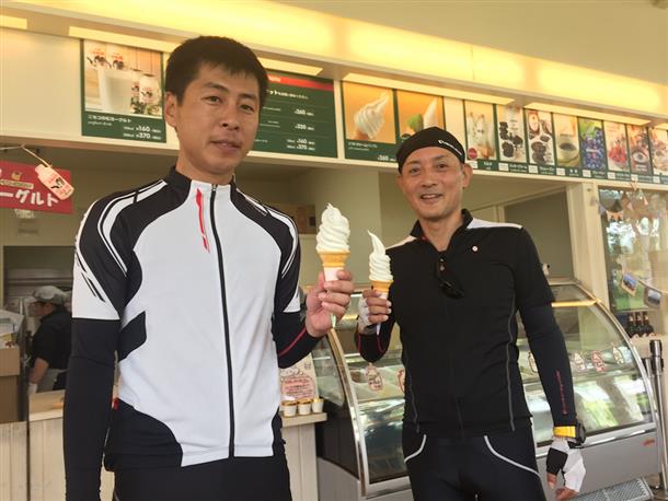 ミルク工房で、名物のソフトクリーム