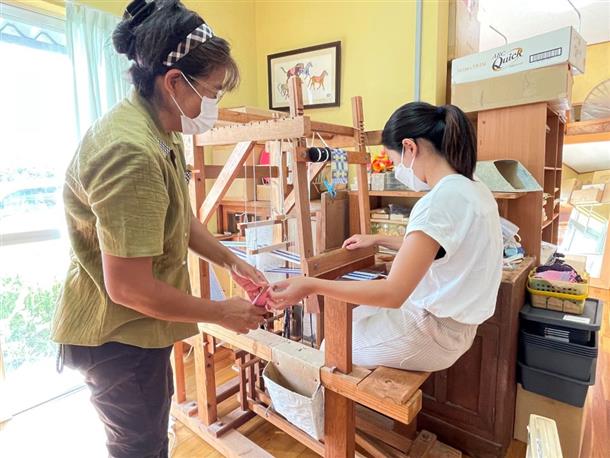 約500年の歴史をもつ与那国織体験