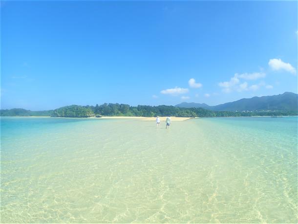 干潮時だけに現れる川平湾の「幻の島」