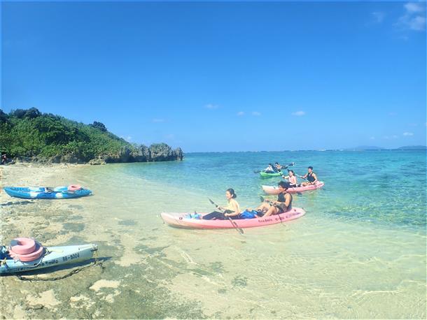 エメラルドの海を渡って無人島に上陸♪