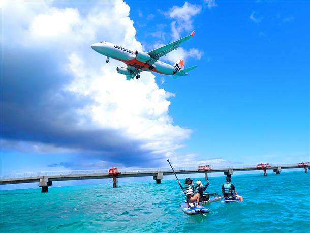 飛行機が頭上を通り過ぎることも？！