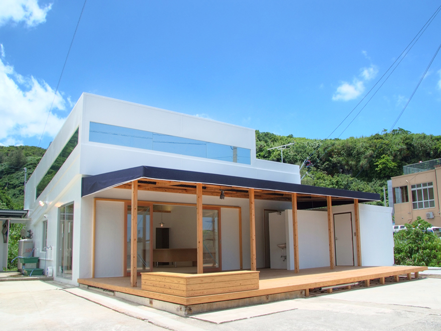 白で統一された快適な店舗にご集合！
