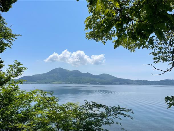 中島から望む有珠山（一周コース）