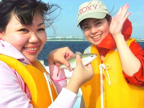 グルクン釣りは女性でも簡単♪