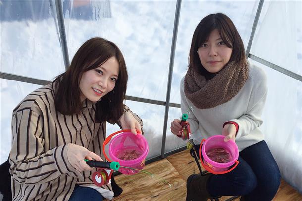 至れり尽くせりで楽しむ氷上ワカサギ釣り