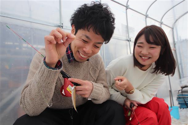 札幌市内で氷上ワカサギ釣り！