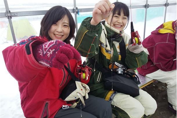 テント内でワカサギ釣り♪