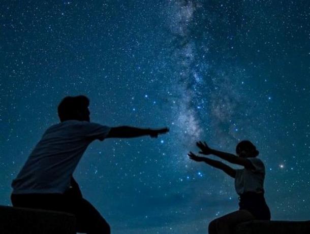 満点の星空を背景に記念フォト撮影