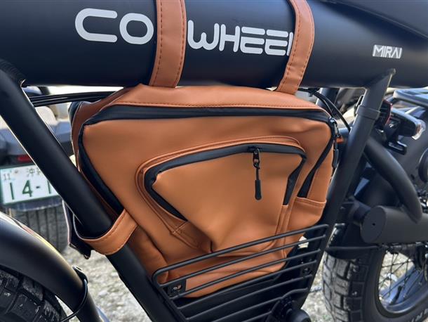 荷物入れバック付き！