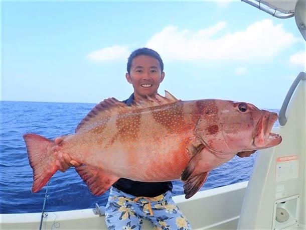 狙うは、沖縄三大高級魚アカジンミーバイ！