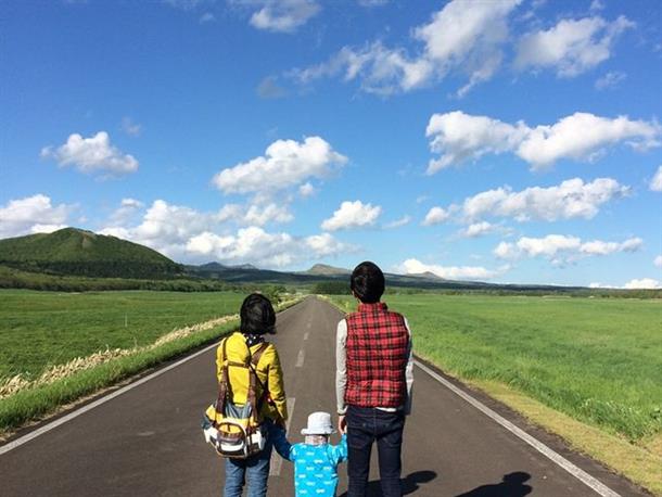 おススメスポット幸せの一本道で記念撮影！