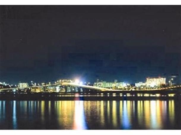 夜景をバックに優雅な時間を♪