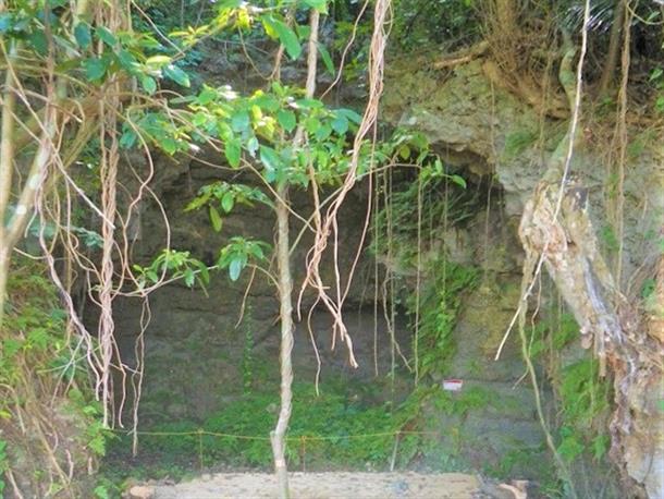 山第一野戦病院・手術壕