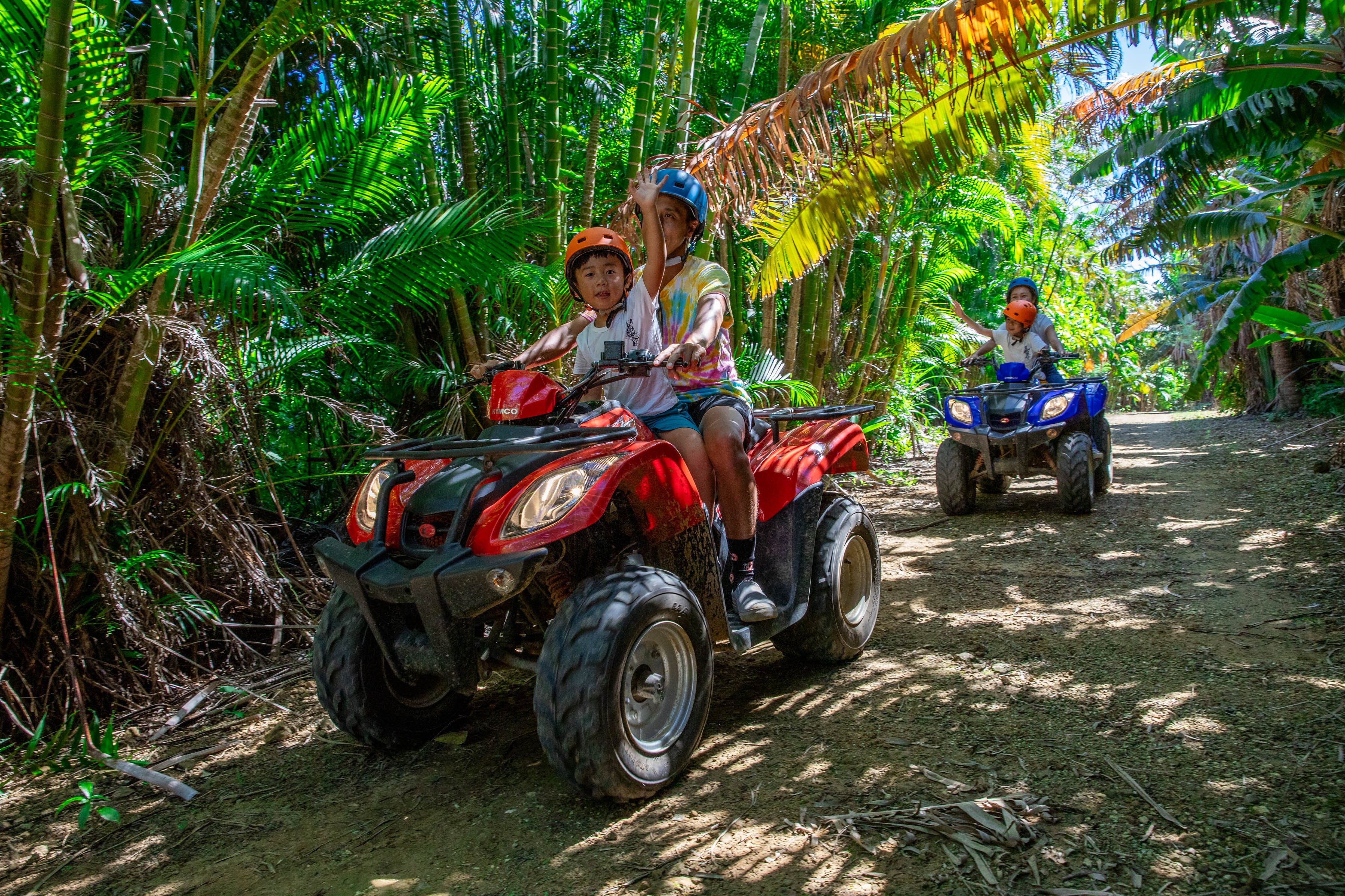 バギーで駆け抜けるのは爽快