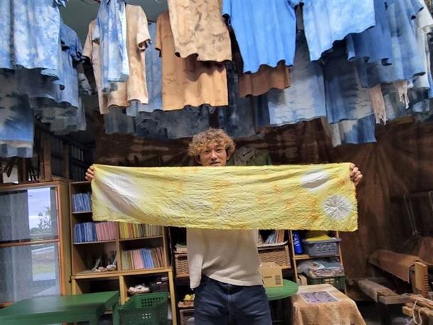 西表島・フクギ染め体験