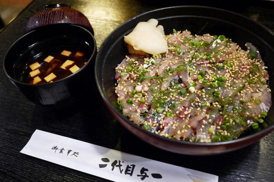 二代目与一の赤だし付き琉球丼