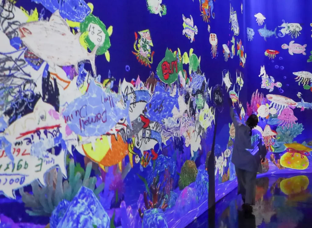 チームラボのお絵描き水族館