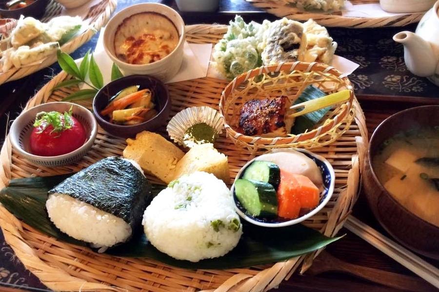 「甘味茶屋」だんご汁・やせうま・とり天など郷土料理が勢ぞろい／別府