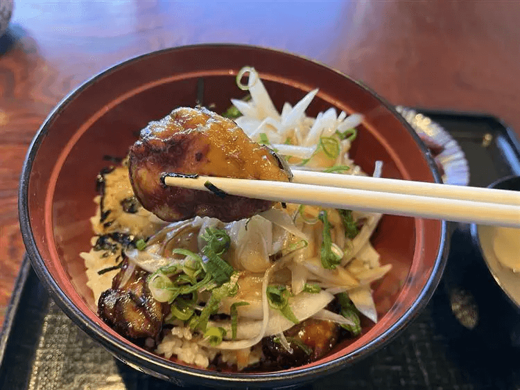 山本亭の牡蠣カバ丼