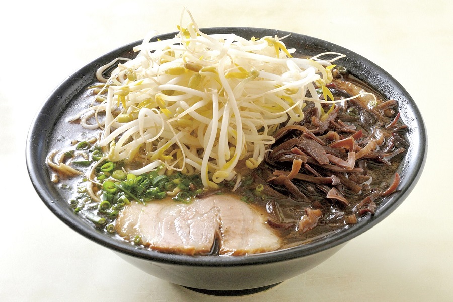 好来ラーメン｜人吉B級グルメの代表格。マー油たっぷりの黒いスープが絶品／人吉