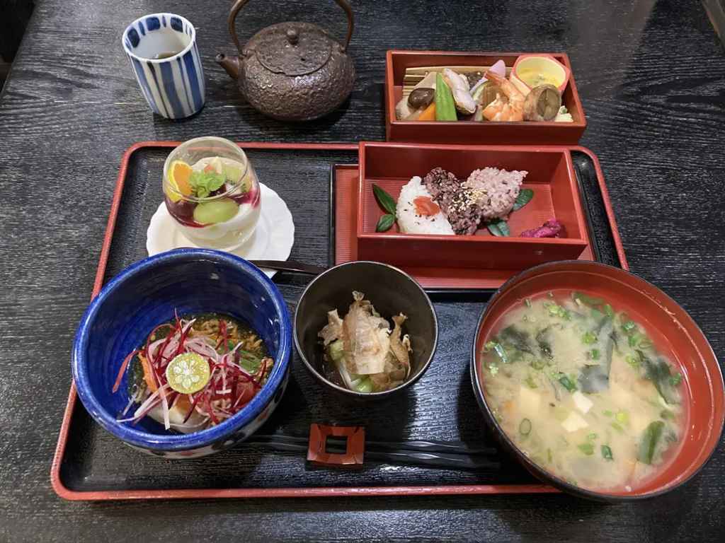 人気No.1 は大満足の「花車弁当」