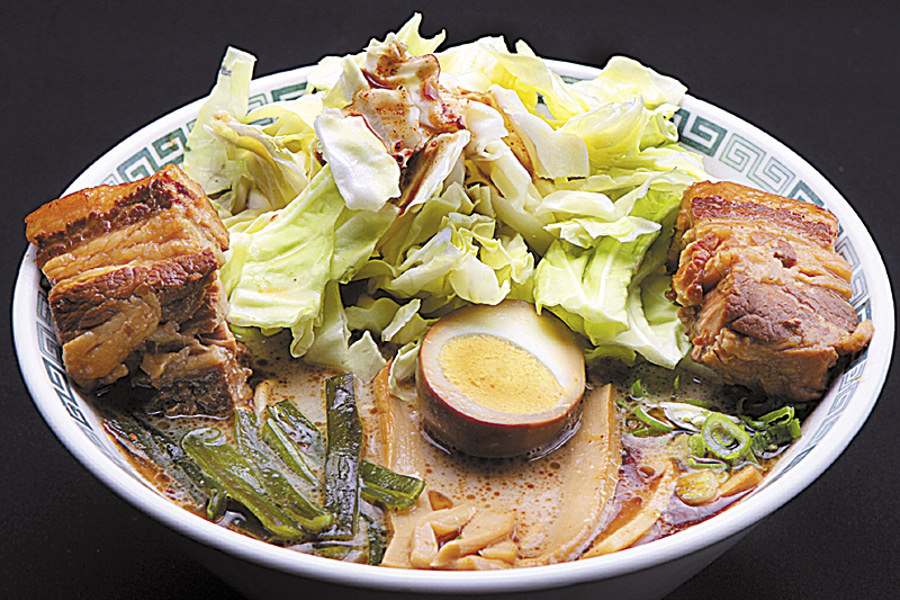 桂花（けいか） 本店｜にんにくが程よく香る特製マー油が、スープに深みをプラス／熊本