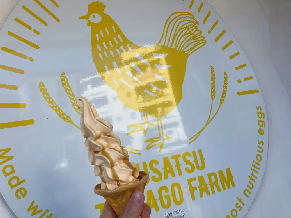 地鶏たまごソフトキャラメルソースがけ