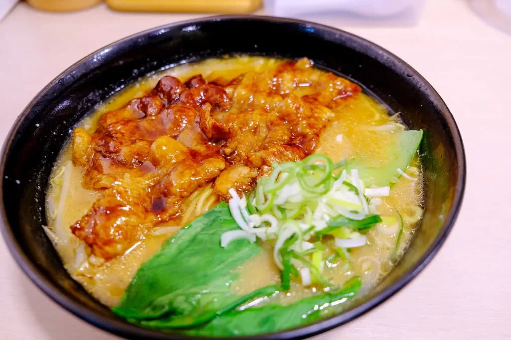 豚丼のお肉を使った十勝ホエー豚麺