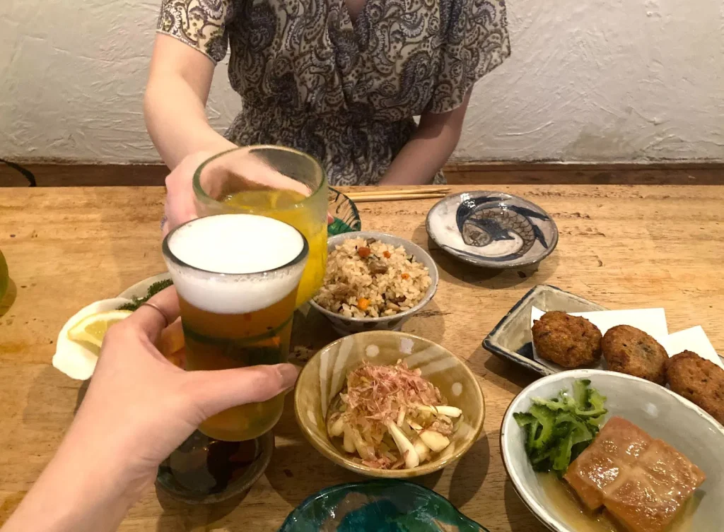 うりずんでの食事風景