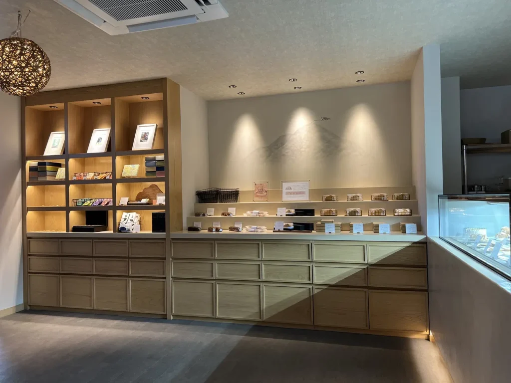 お土産を探す時間も楽しい